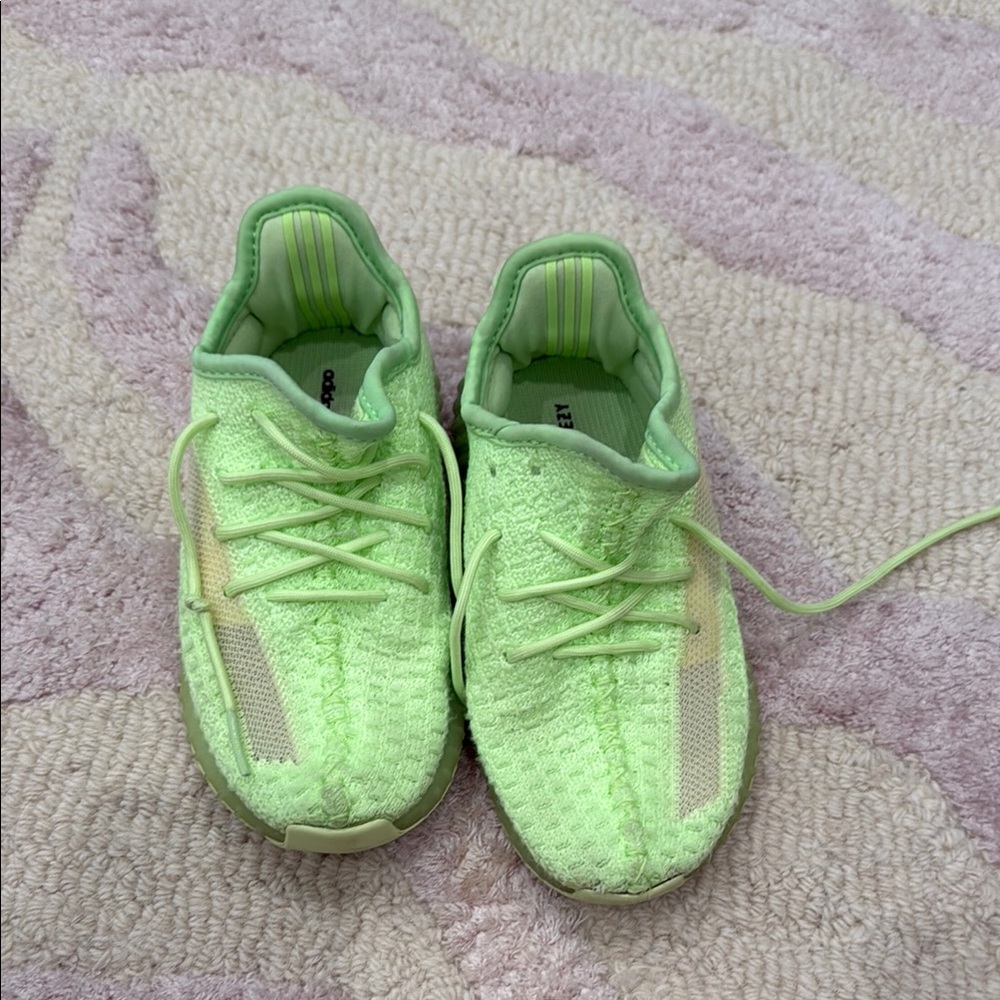 Yeezy boost 350 glow size 10